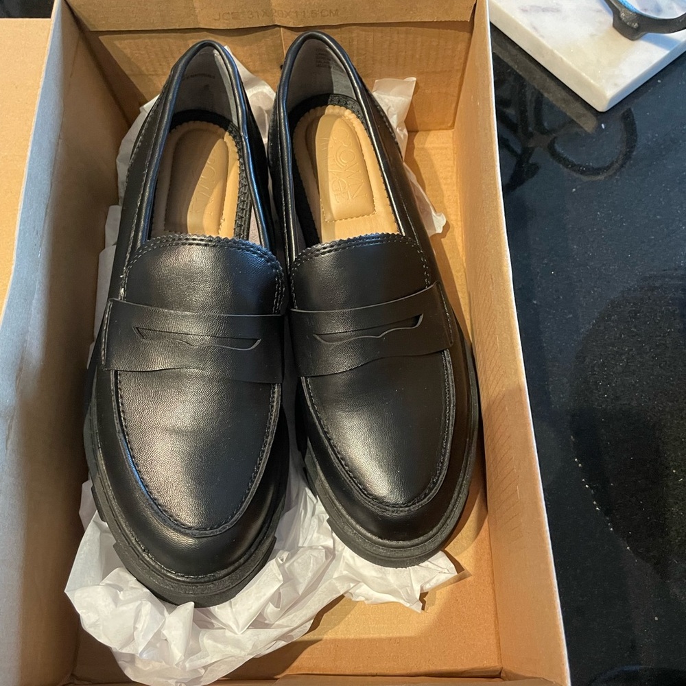 Steve Madden black loafers